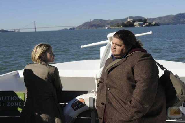 27085_sarah-jones-y-jorge-garcia-en-alcatraz