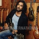 bycarlost.blogspot.com_Naveen_Andrews_Guitarras_03.jpg