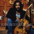 bycarlost.blogspot.com_Naveen_Andrews_Guitarras_07.jpg